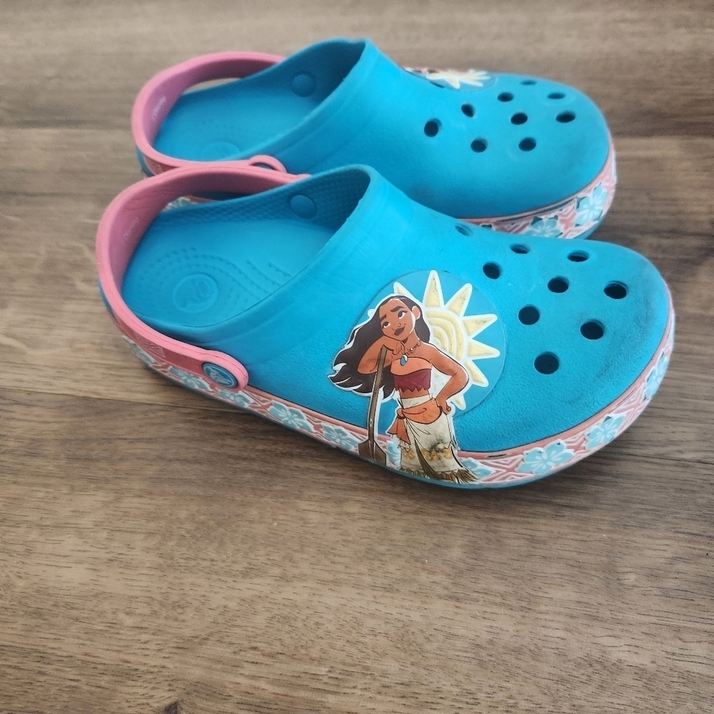 Crocs Moana Light Up Size 2